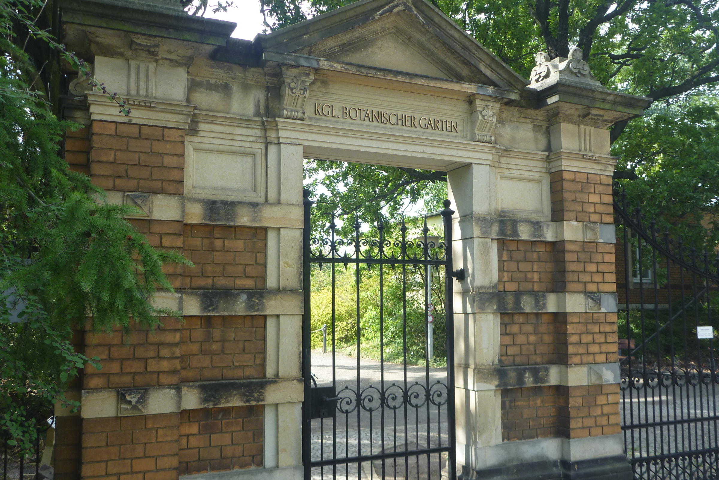 Main entrance of Botanical Garden of TU Dresden